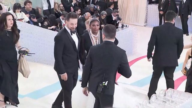 Serena Williams reveals pregnancy at Met Gala 2023 смотреть онлайн