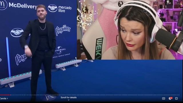 Aroyitt se pone nerviosa de lo guapo que es Carola смотреть онлайн