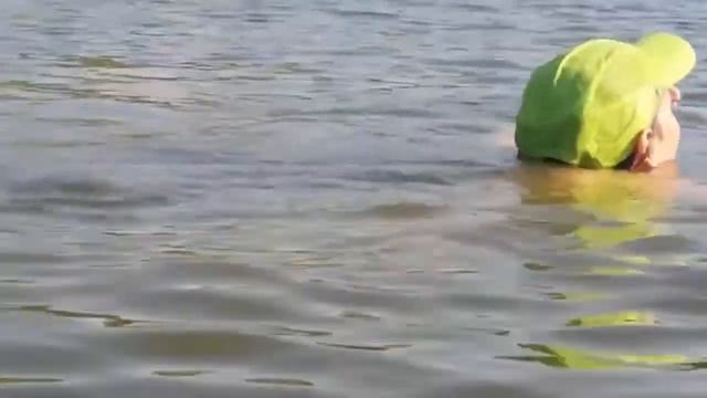 феномен she does not sink in water трюк на пресной воде который могут повторить еденицы смотреть онлайн