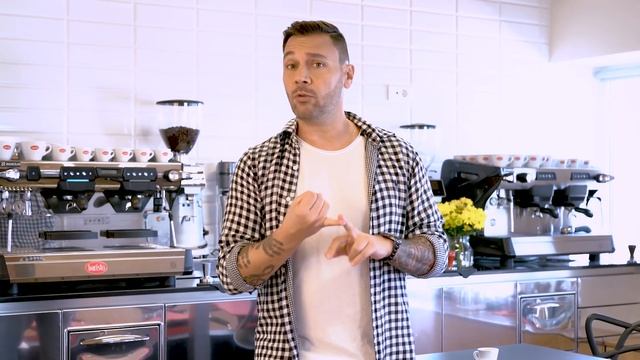 Интересни факти за кафето в Италия с Лео: бариста смотреть онлайн