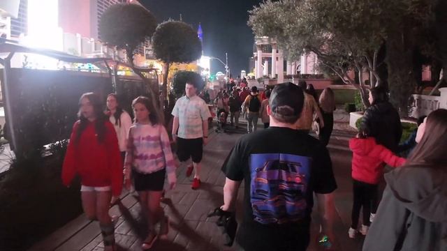 NIGHT TIME at the Vegas strip is CRAZY смотреть онлайн
