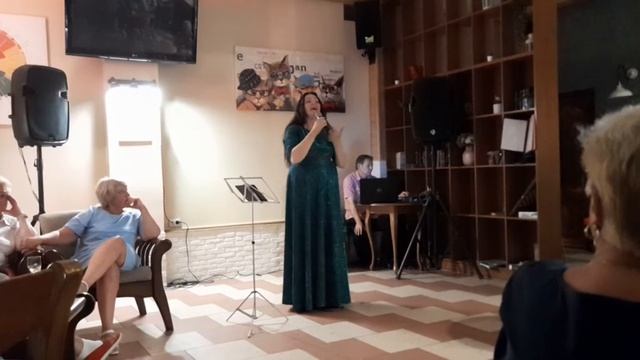 Лариса Андреева с авторской песней "Дорога" слова: Ольга Загоруйко(Масалова) музыка: Лариса Андреева смотреть онлайн