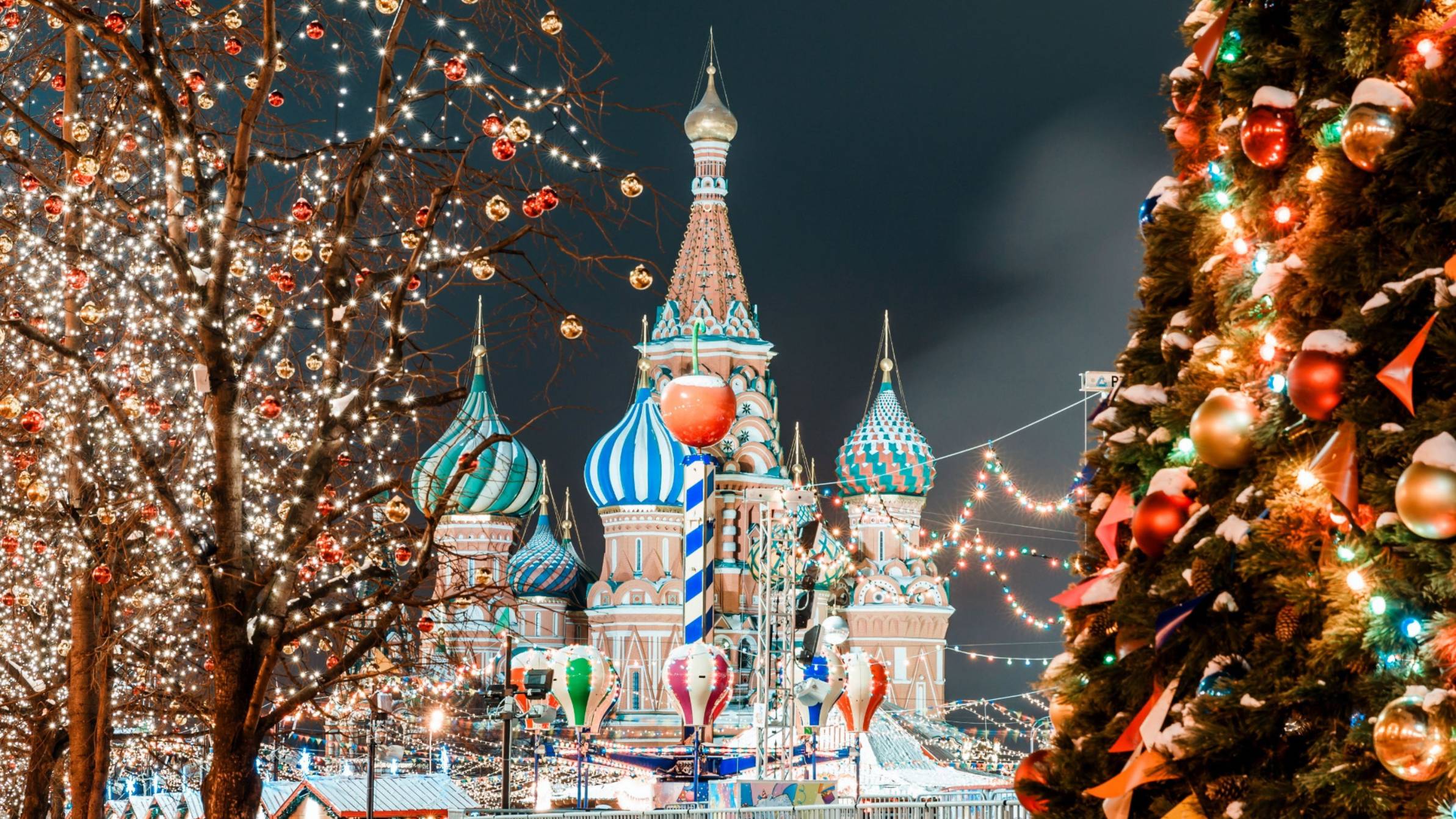 НОВЫЙ ГОД на улицах МОСКВЫ 2023-2024 .КРАСНАЯ ПЛОЩАДЬ . ГУМ ЯРМАРКА смотреть онлайн