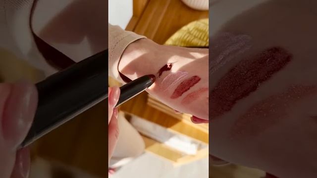 Водостойкий блеск для губ FOET смотреть онлайн