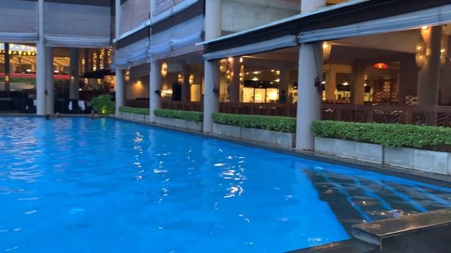 Cinnamon Bey Beruwala Hotel's Swimming Pool смотреть онлайн