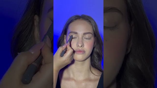 Нанесение макияжа косметикой FOET смотреть онлайн