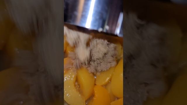 Crusted Peach 🍑 Cobbler W/ Crumble Topping! 😉 смотреть онлайн