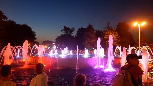 Поющие ФОНТАНЫ//АНАПА. смотреть онлайн