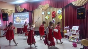 Танцуем под песню «Белый лебедь»