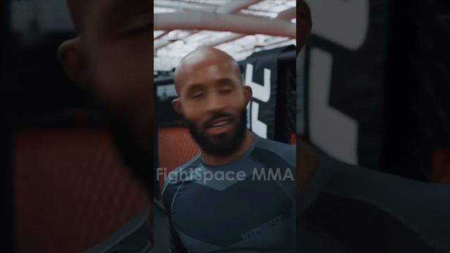 Деметриус Джонсон угорает с Исламом Махачевым, с Умаром Нурмагомедовым перед тренировкой смотреть онлайн
