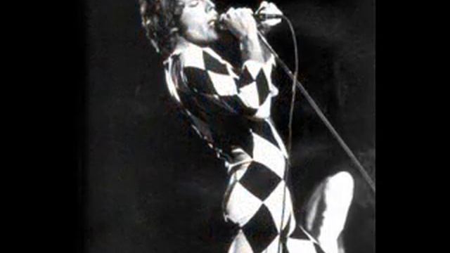 Freddie Mercury (Living on my own Remix) смотреть онлайн