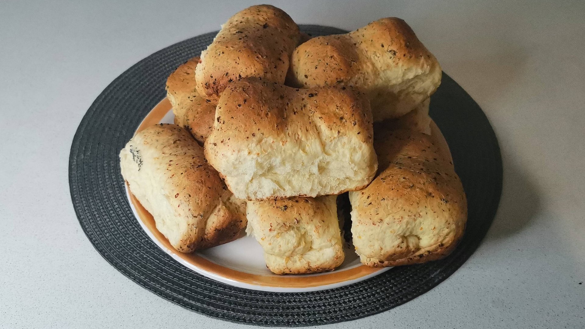 Вкусные, воздушные булочки в духовке с начинкой и без. Простой рецепт домашней выпечки в духовки. смотреть онлайн