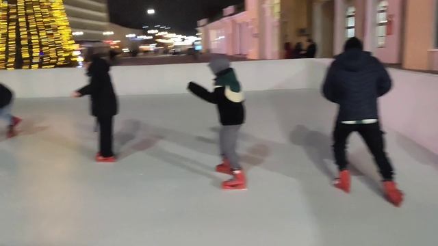 КРЫМ, Феодосия: каток и ёлка смотреть онлайн