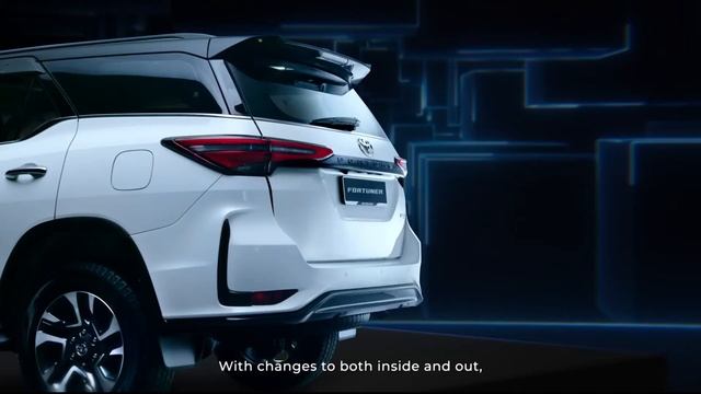 2023 Toyota Fortuner Legender смотреть онлайн