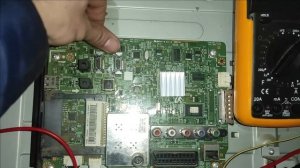 Samsung UE40EH5007K. Не включается, нет признаков жизни. Поздравление с НГ.