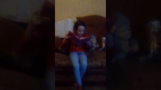 Сестра учит читать и смотрит дневник. смотреть онлайн