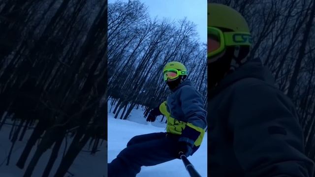 Лыжник разулся на склоне #сок #самара #сноуборд смотреть онлайн