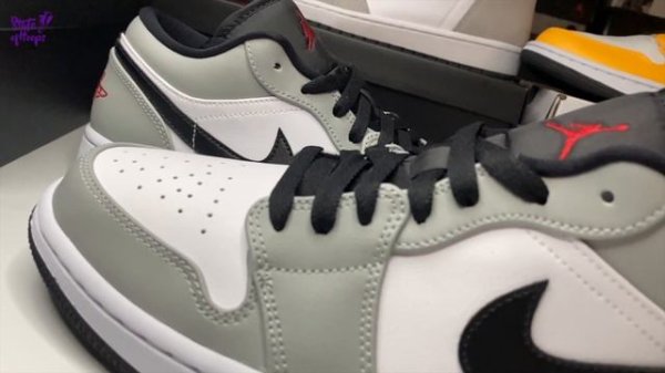 Air Jordan 1 Low "Light Smoke Grey"