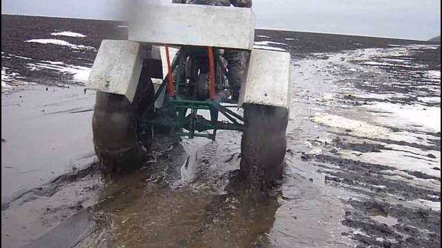 На самодельном вездеходе из мотоцикла иж по воде. смотреть онлайн