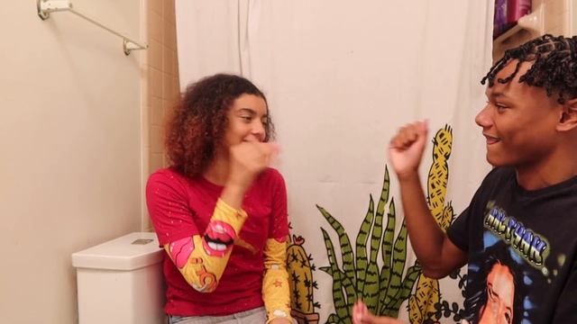 ROCK PAPER SCISSORS IF YOU LOSE = REMOVE 1 PIECE OF CLOTHING 💦 смотреть онлайн