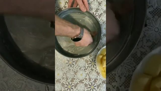 Папа в деле;) Воскресная шарлотка #семья #готовимдома смотреть онлайн