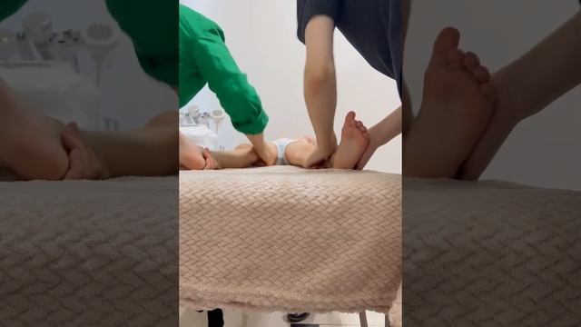 У девочки вальгусная деформация стопы! Массаж Аргун❤️🔥 смотреть онлайн