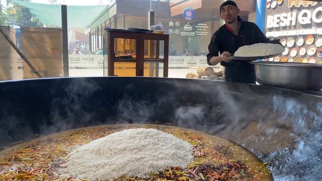 UZBEKISTAN COOKING PILAF IN THE CENTER OF PILAF IN TASHKENT. ГОТОВЛЮ ПЛОВ В ЦЕНТРЕ ПЛОВА В ТАШКЕНТЕ