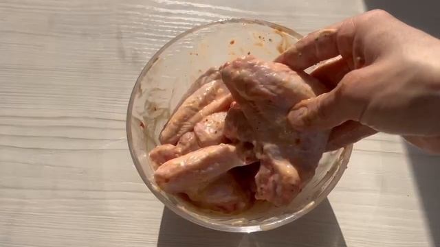 Пеште піскен тауық қанаттары. Куриные крылышки в духовке. смотреть онлайн