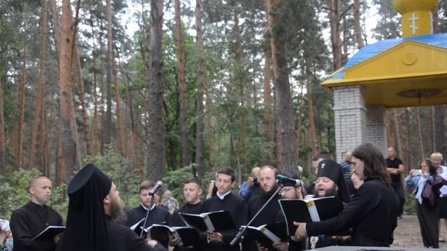 "Ой зійшла зоря" Почаївський хор, солірує Роман, архієпископ Конотопський і Глухівський смотреть онлайн