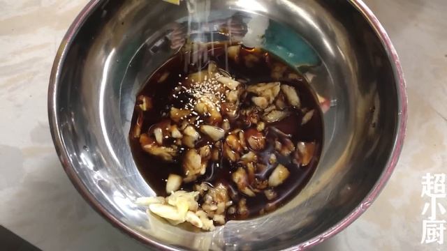 【超小厨】3斤猪肉100个饺子，配2头大蒜吃一盆，路都走不动了，真过瘾 смотреть онлайн