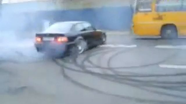 Burnout BMW M3 смотреть онлайн