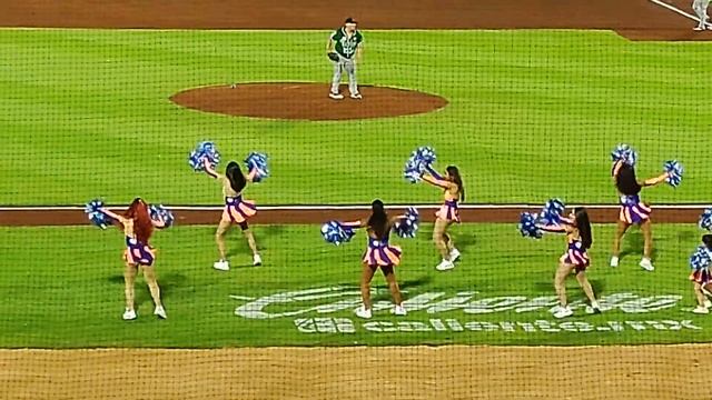 Baile de las porristas de los Tigres de Quintana Roo 🕺❄️🐯 смотреть онлайн