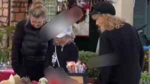 Пугачева перед праздником пришла на базар еле передвигает ноги