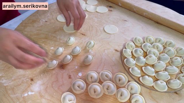 Қамыр жаюды үйрену.Пельмени түю әдісі.Как лепить пельмени. смотреть онлайн