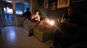 Приехал к маме .