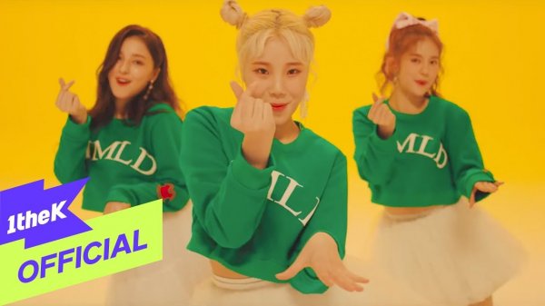 MOMOLAND 'BBoom BBoom' MV