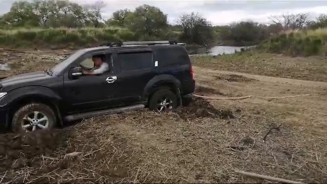Ниссан Патфайндер (3) приехала помощь .но увы смотреть онлайн