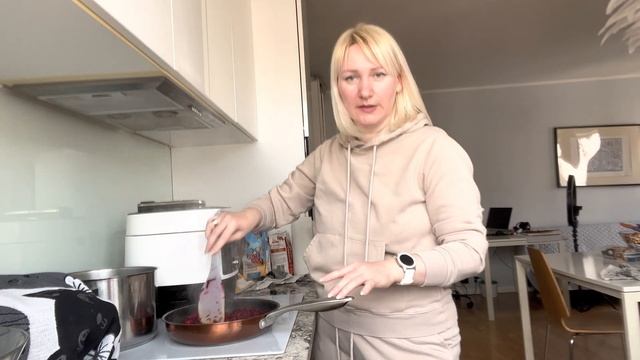 Неправильный борщ. Готовим долго, говорим много😂 #готовимсириной #борщ #рецептборща #вкусныйборщ смотреть онлайн