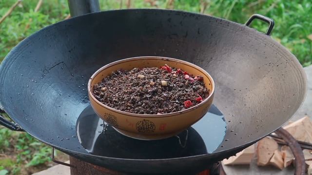 爸爸來幫忙蓋屋頂，秋妹買2塊五花肉，午餐2個硬菜一個湯，邊聊邊吃，安逸！ 【顏美食】 смотреть онлайн
