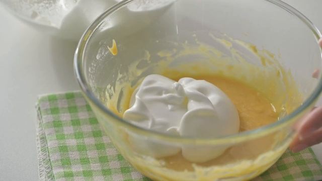 WOW!This is the fluffiest cake I have ever tasted！[ASMR] смотреть онлайн