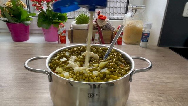 ГОТОВЛЮ ВКУСНЫЙ САЛАТ ОЛИВЬЕ НА НОВЫЙ ГОД! смотреть онлайн
