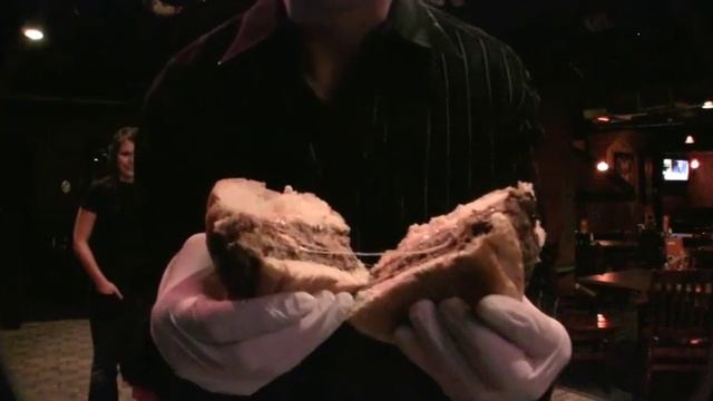 BBQ Pork Juicy Lucy Burger смотреть онлайн