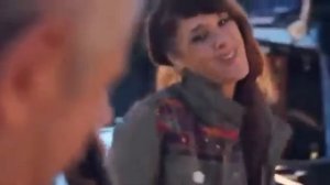 Уличная певица ZAZ. Париж.Street singer ZAZ. Paris.