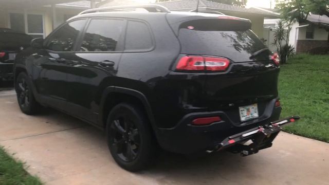 2016 Jeep Cherokee, - black , High Altitude, black wheels, 1-Up Bike rack. and roof rack. смотреть онлайн