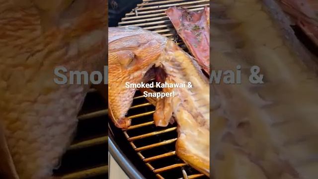 Smoked fish on the Weber Kettle bbq limited edition. смотреть онлайн