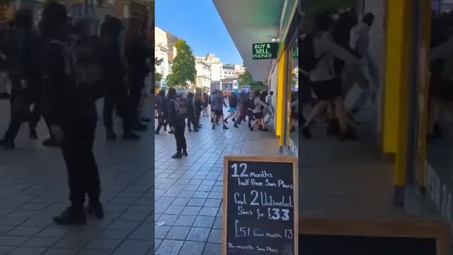 Looting a phone shop in Liverpool during protests смотреть онлайн