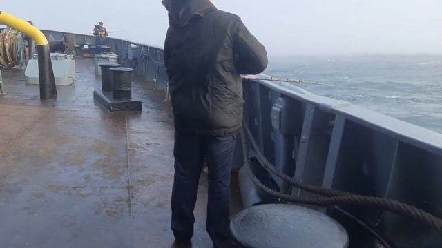 Рыбалка на море при ветре 19-20 м/с смотреть онлайн