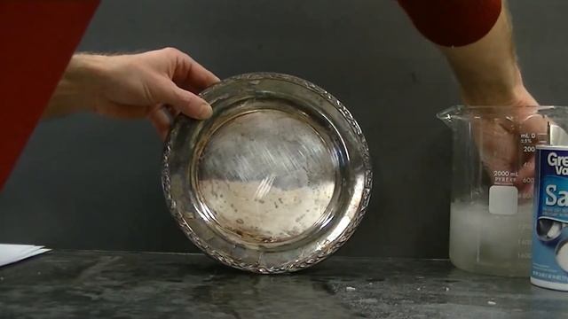 Using Chemistry to remove tarnish from silver смотреть онлайн