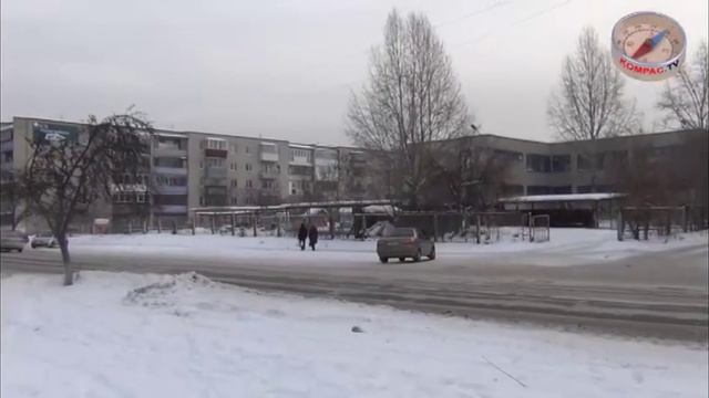 Игрушка похожая на пистолет в руке двадцатилетнего молодого человека смотреть онлайн