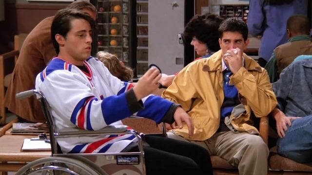 Росс Геллер ловит шайбу лицом и попадает в больницу. Друзья (Friends) смотреть онлайн